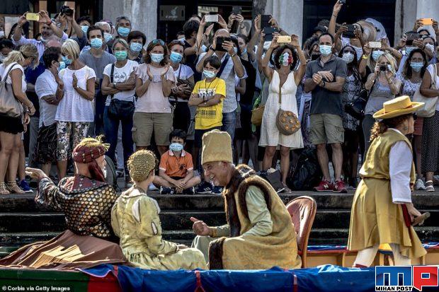 فستیوال رگاتا با وجود ویروس کرونا در ایتالیا برگزار شد + عکس 4 فستیوال رگاتا