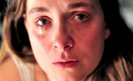 گوش دادن به آهنگ های غمگین