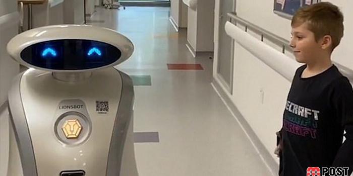 ربات خودکاری که با لطیفه گویی در بیمارستان کودکان را می خنداند 7 ربات خودکار