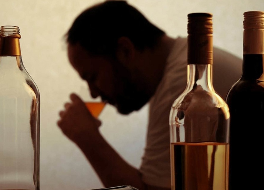 مصرف نوشیدنی های الکلی با جسم و روان ما چه می کند؟ 5 alcohol consumption 7