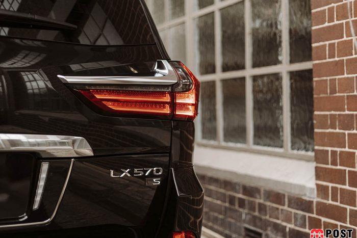 نگاهی به مشخصات لکسس LX 570S مدل ۲۰۲۱ + عکس 8 لکسس LX 570S مدل ۲۰۲۱