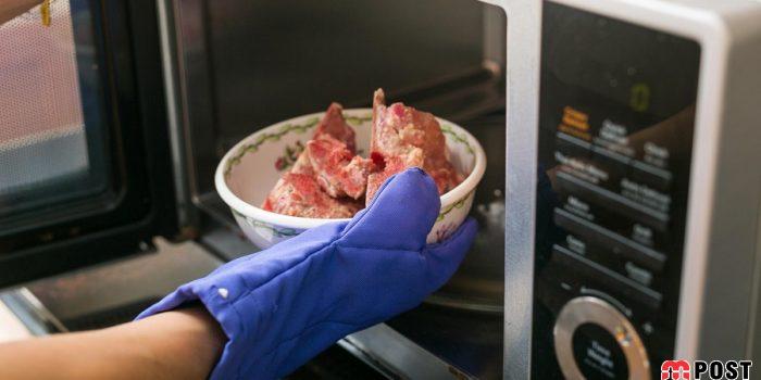 چرا نباید موادغذایی یخ زده را داخل مایکروفر بگذارید؟ 2 موادغذایی یخ زده