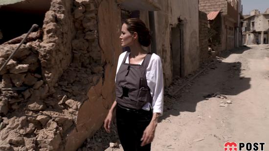 کارهای خیرخواهانه آنجلیا جولی که تغییرات بزرگی در جهان ایجاد کرد 6 کارهای خیرخواهانه آنجلیا جولی