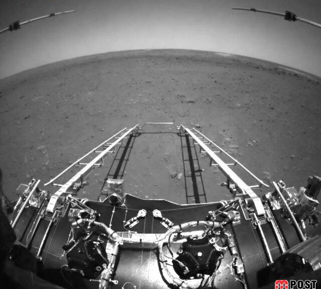 نخستین تصاویر مریخ نورد چینی از سطح مریخ ثبت شد 2 تصاویر مریخ نورد چینی