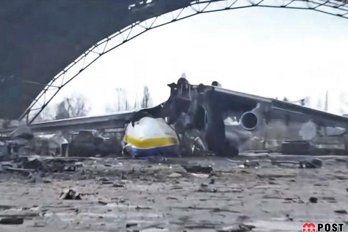 هواپیمای آنتونوف ای ان-۲۲۵ بزرگ ترین هواپیمای عملیاتی جهان که در اوکراین نابود شد + عکس 17 an 225 destroyed 1