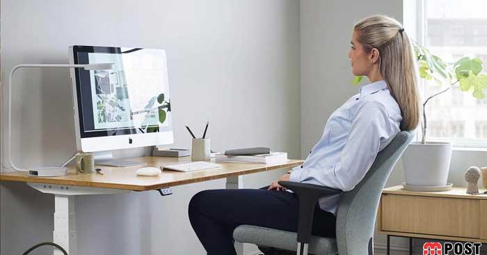 چرا درست نشستن پشت میز کار ضرورت دارد ؟ 1 درست نشستن پشت میز