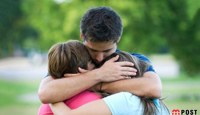 چرا نوازش و بغل کردن افرادی که دوستشان داریم، احساس خوبی دارد ؟ 2 فواید بغل کردن