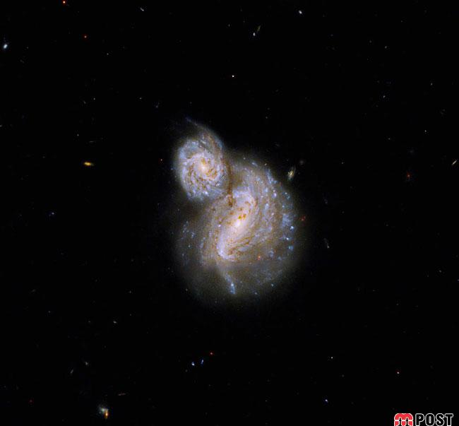 کهکشان مارپیچی دوقلو
