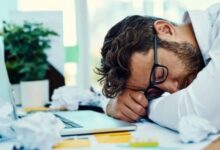 برای جلوگیری از خواب آلودگی روزانه چه باید کرد؟ راهنمای جامع و علمی برای حفظ بیداری و کاهش کسالت 4 خواب آلودگی روزانه